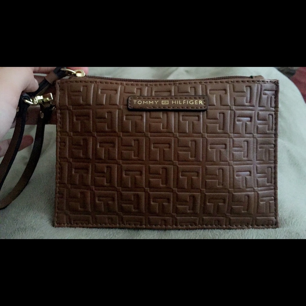 tommy hilfiguer wristlet